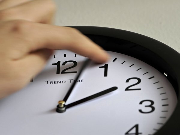 Директор НГС пожелала поддержавших перевод времени людям "сдохнуть от рака" (ФОТО)