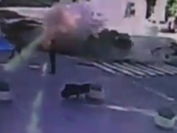 Момент взрыва машины Шеремета в Киеве попал на видео (ВИДЕО)