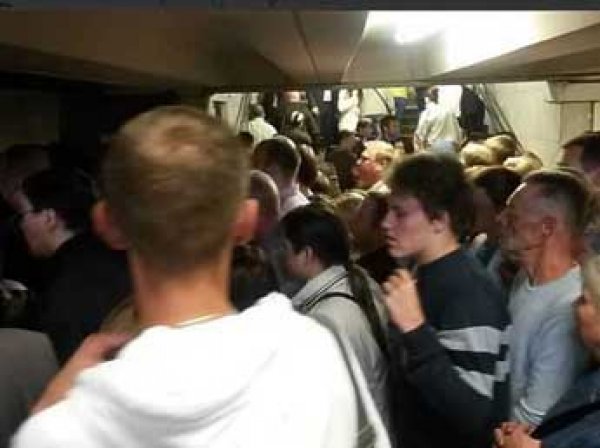 "Какой-то ад": в метро на станции "Выхино" в Москве вспыхнул пожар и привел к давке