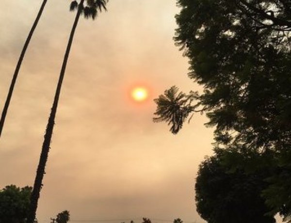 Кровавое солнце в небе напугало жителей Лос-Анджелеса (ФОТО)