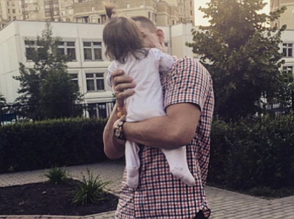 Курбан Омаров опубликовал трогательное видео с дочкой и сыном (ВИДЕО)