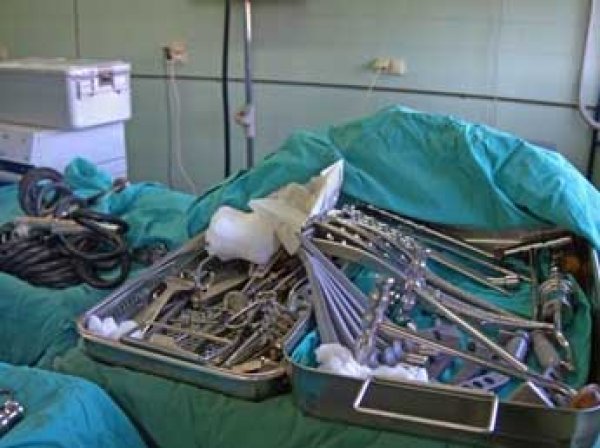 Скандал: студент-медик выложил в Сеть фото голой пациентки во время операции