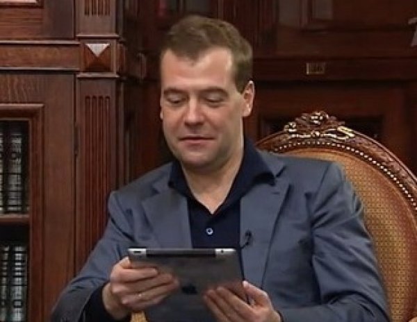 "Здоровья вам и хорошего настроения!": Медведев в Twitter снова отметился знаменитой фразой (ФОТО)