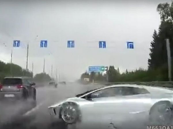 В Сети опубликовали видео аварии Lamborghini под Москвой (ВИДЕО)