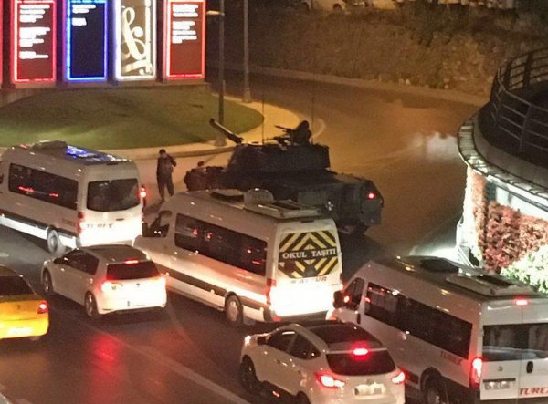 Переворот в Турции сегодня, 16 июля: в Анкаре танки открыли огонь по парламенту Турции (ВИДЕО)