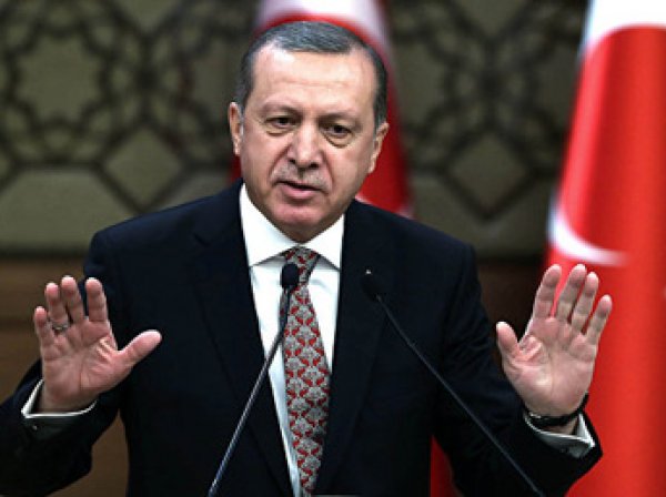 После попытки путча в Турции власти закрывают 130 СМИ