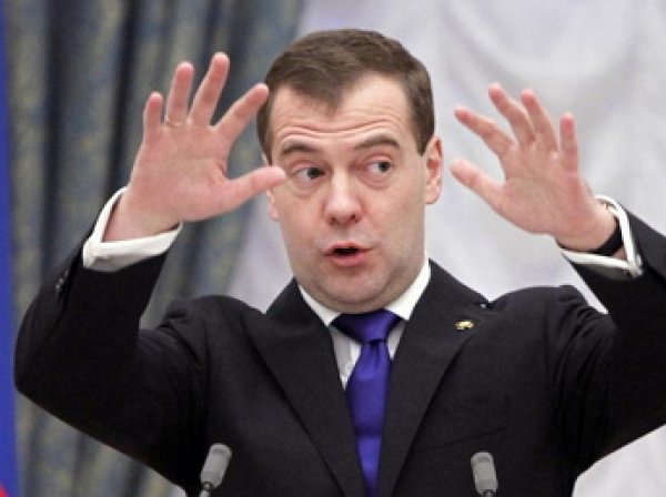 Кремль о скандале со словами про зарплаты учителей: Медведева «заказали»