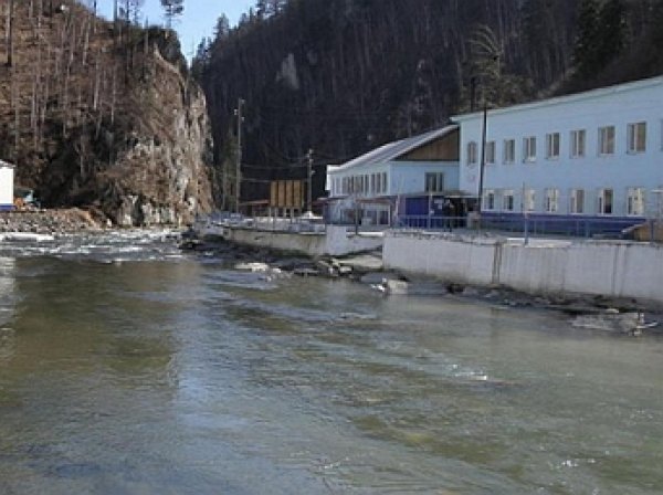 Захват заложников в Бурятии: 25 неизвестных с автоматами захватили два ванных корпуса муниципальной лечебницы
