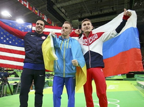 Олимпиада 2016 в Рио: российский гимнаст Давид Белявский взял "бронзу" в упражнении на брусьях