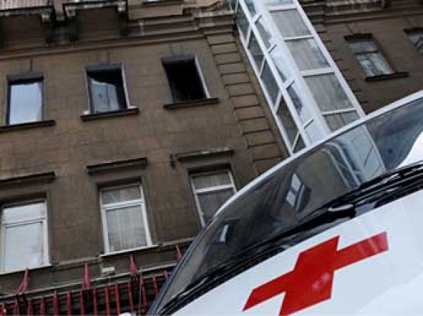 В Екатеринбурге мужчина поймал выпавшего с 8 этажа ребенка