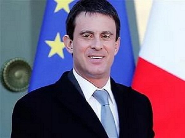 Премьер-министр Франции противопоставил буркини голую грудь