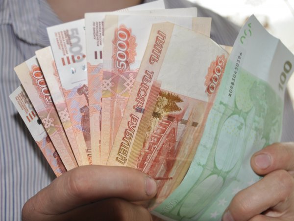 Курс доллара на сегодня, 4 августа 2016: ЦБ РФ опустил курсы доллара и евро