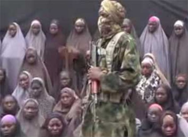 Боевики "Боко Харам" выпустили ВИДЕО с похищенным в Нигерии школьницами