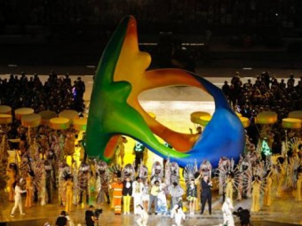 Олимпиада в Рио-де-Жанейро завершились карнавальными танцами