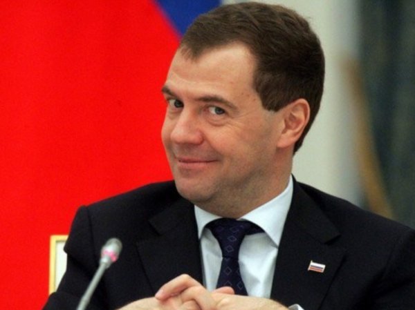 Медведев посчитал зарплаты учителей "приличными"