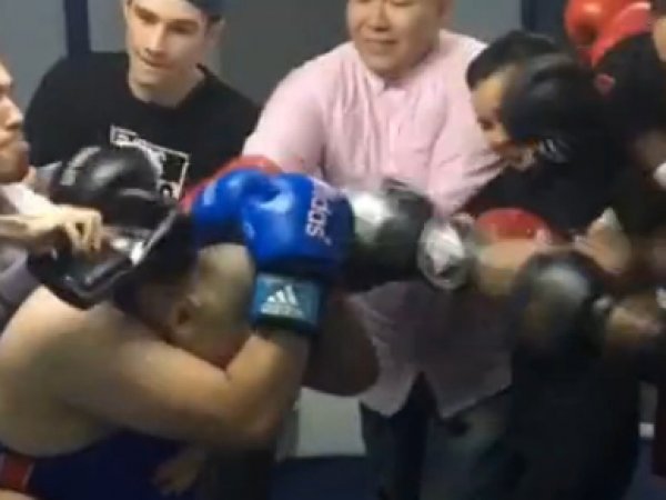 Шоумен из Казахстана высмеял победу российского боксера на Олимпиаде в Рио (ВИДЕО)