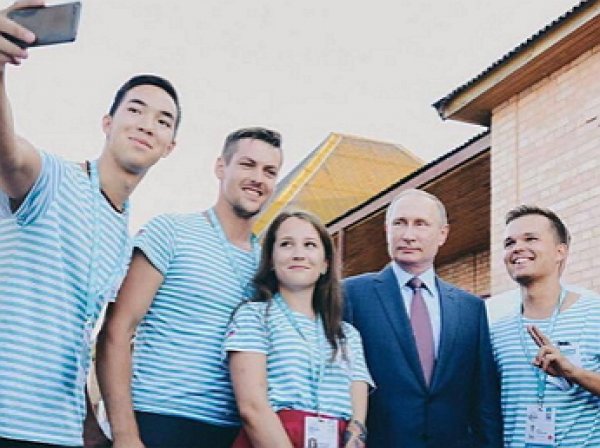"Очередь на селфи-сессию с Путиным": Путин посетил молодежный форум "Таврида" в Крыму (ФОТО, ВИДЕО)
