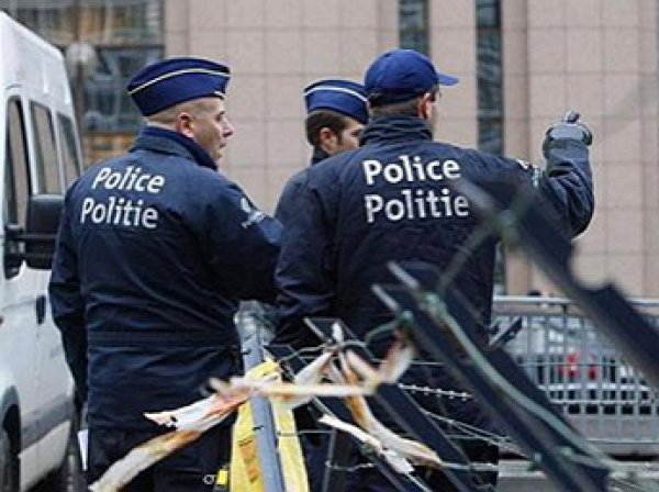Женщина с мачете напала на прохожих в Брюсселе: опубликованы фото с места нападения