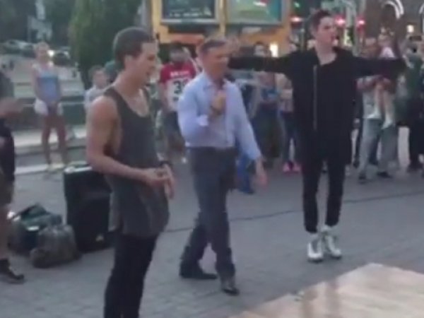 ВИДЕО с Ляшко, танцующим брейк-данс в центре Киева, появилось в Сети