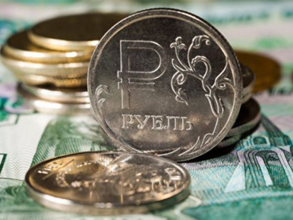 Курс доллара на сегодня, 15 августа 2016: Bloomberg назвал рубль одной из лучших валют на формирующихся рынках