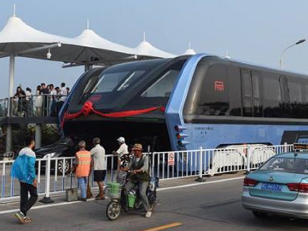 В Китае испытали уникальный "автобус будущего" (ФОТО) (ВИДЕО)