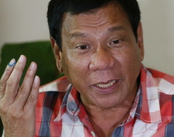 Международный скандал: президент Филиппин назвал посла США "сукиным сыном" и "геем"