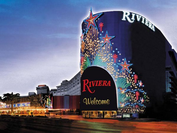Опубликовано ВИДЕО разрушения знаменитого казино Лас-Вегаса управляемым взрывом (ВИДЕО)