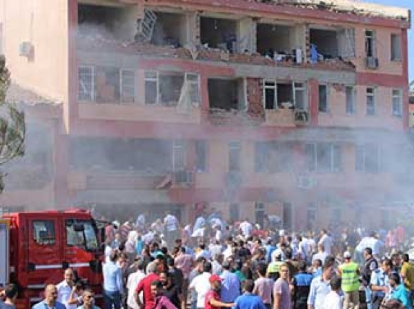 В Турции снова взорвали полицейский участок: шесть человек погибли
