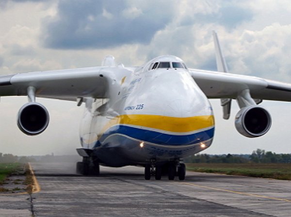 Украина передала Китаю права на самый большой в мире самолет "Мрия"