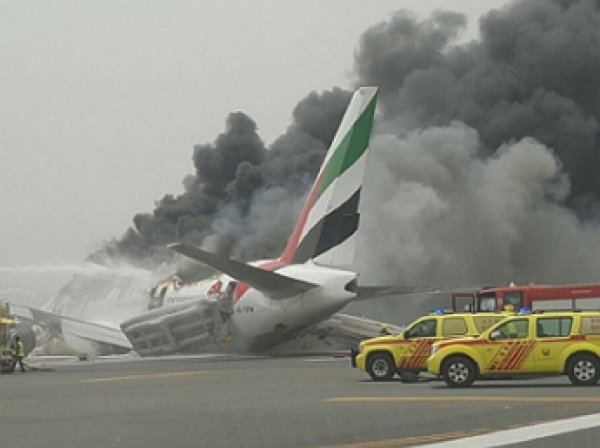 Пожар в самолете в аэропорту Дубау: момент взрыва в самолете попал ВИДЕО