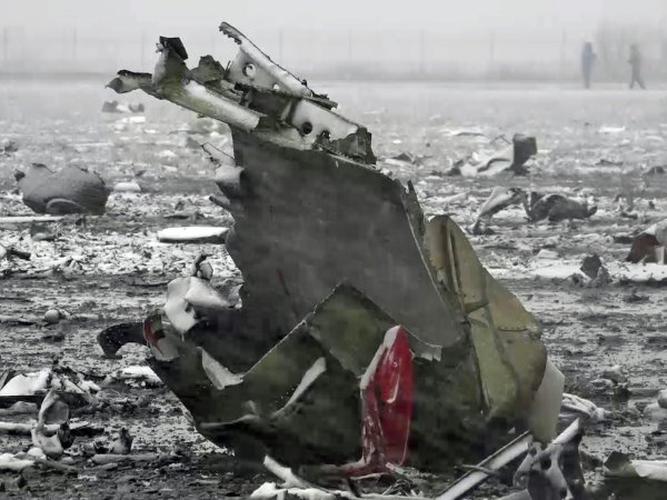 СМИ: командир рухнувшего в Ростове "Боинга" специально ввел самолет в пике