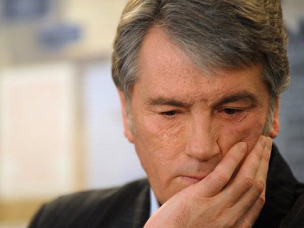 Блогеры: экс-президент Украины Ющенко торгует на рынке вышиванками (ФОТО)