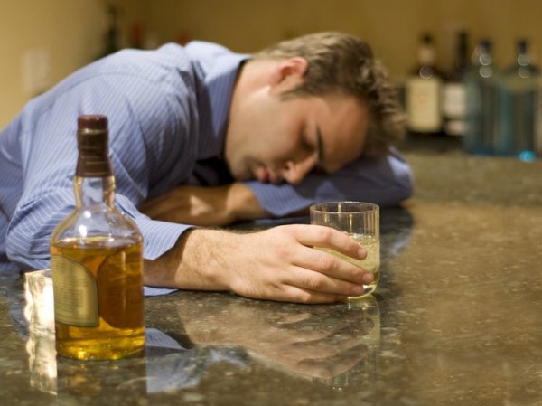 Ученые узнали, что превращает человека в алкоголика