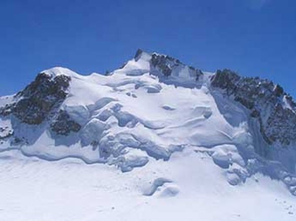 Трое альпинистов погибли на пути к «Проклятой горе» на Монблане