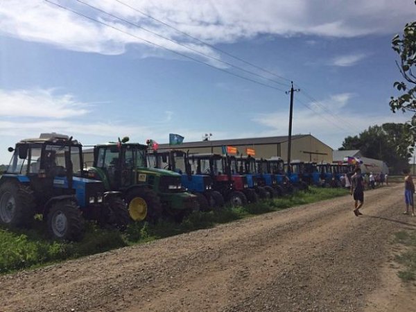 "Марш тракторов на Москву" из Кубани был заблокирован силовиками (ВИДЕО)