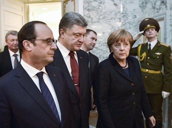 Порошенко пожаловался Меркель и Олланду на Россию