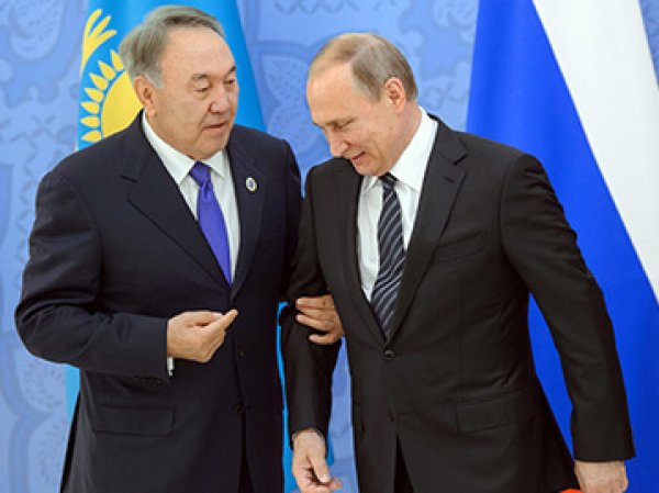 Назарбаев рассказал Путину о готовности Порошенко к компромиссам по Донбассу