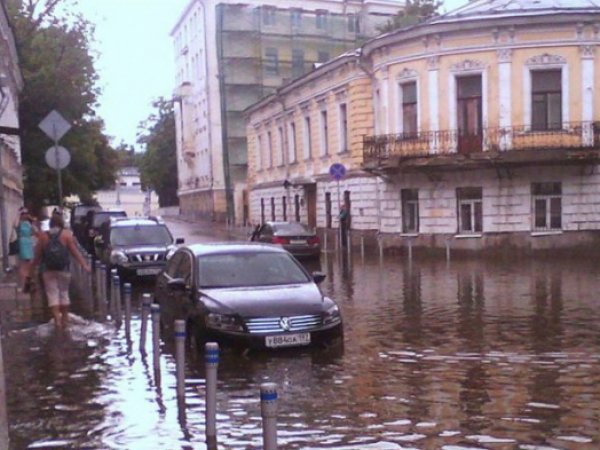 Потоп в Москве сегодня, 15 августа 2016: Яуза вышла из берегов (ФОТО, ВИДЕО)