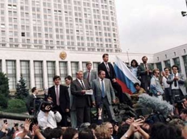 В России отмечают 25-летие путча: за ГКЧП мог стоять сам «незаконно отрешенный» Горбачев