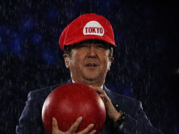 Премьер-министр Японии в образе Супер Марио на закрытии ОИ-2016 удивил соцсети (ФОТО)