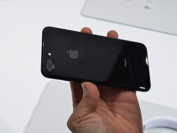 iPhone 7, дата выхода и цена в России: в Москве с 23.09.2016 можно купить "Айфон 7" (ФОТО)