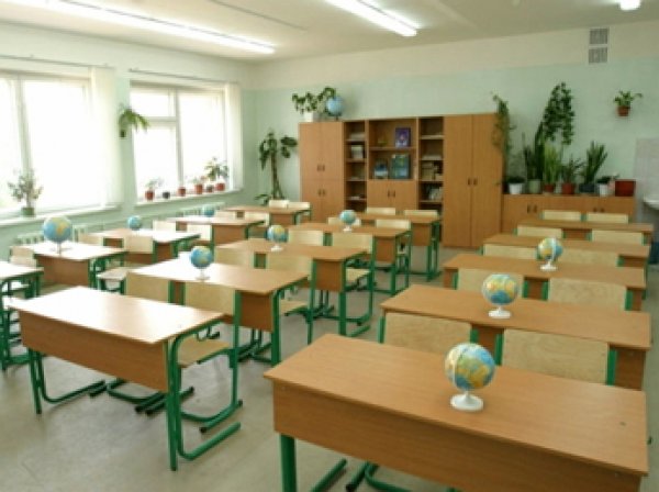 Директор школы №57 города Москвы уволился после скандала о совращении школьниц