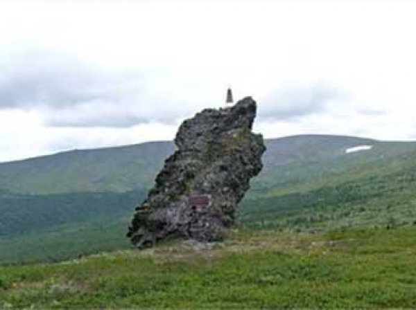 "Упал прямо с неба": рядом с перевалом Дятлова найден таинственный объект (ФОТО)
