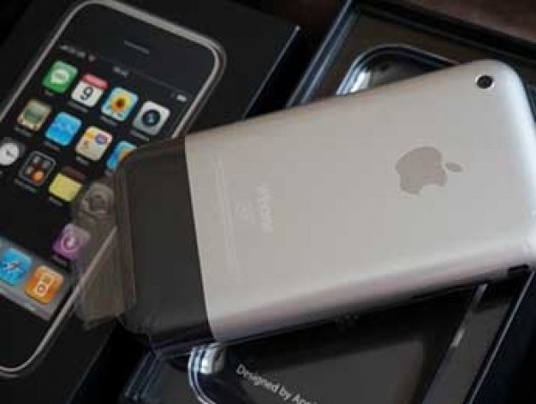 Москвич выставил на продажу iPhone 2G первого поколения за 1,25 млн рублей (ФОТО)