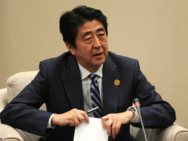Премьер Японии Абэ назвал "ненормальной ситуацией" отношения с Россией