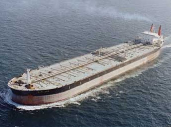 У берегов Японии тонет танкер с 400 тоннами едкой щелочи (ВИДЕО)