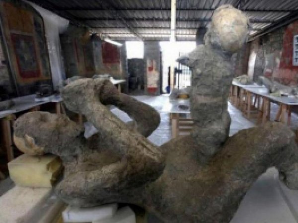 Шок: в Неаполе представили выставку обезображенных Везувием человеческих тел (ФОТО, ВИДЕО)