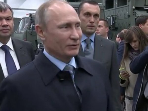"Ты чего такой серьезный?": из-за шутки с рабочим, Путина сравнили с Джокером (ФОТО, ВИДЕО)