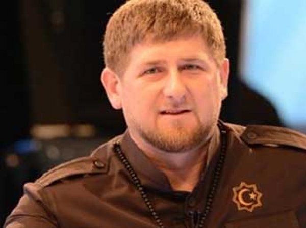В СМИ попало ВИДЕО молитвы чеченских школьников за Рамзана Кадырова 1 сентября