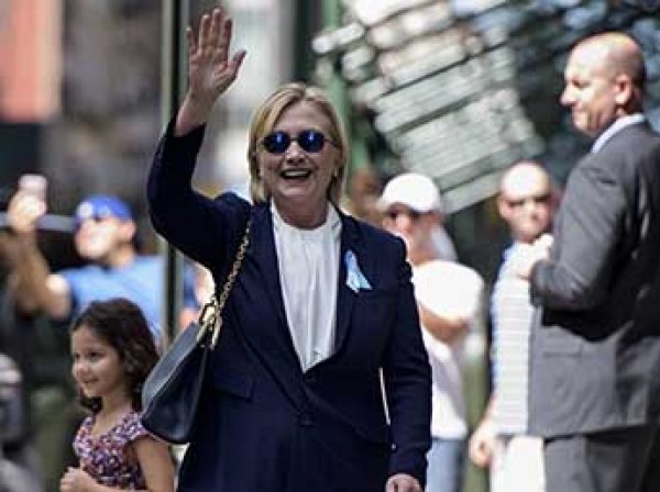 Болезнь Хиллари Клинтон: ее двойник опровергла сообщения, что заменила политика во время обморока в Нью-Йорке (ФОТО)
